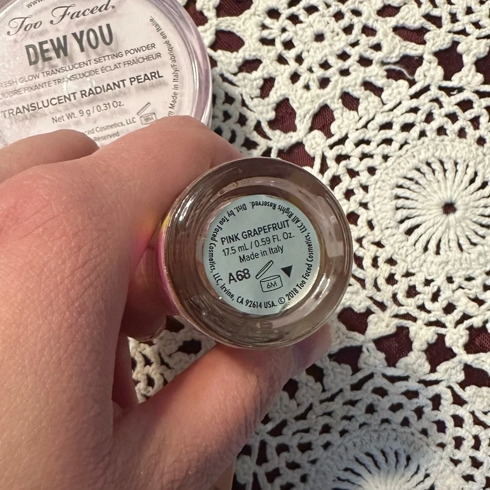 Too Faced Sparkling Pink Grapefruit Fresh Squeeze Dew Drops Liquid Highlighter
